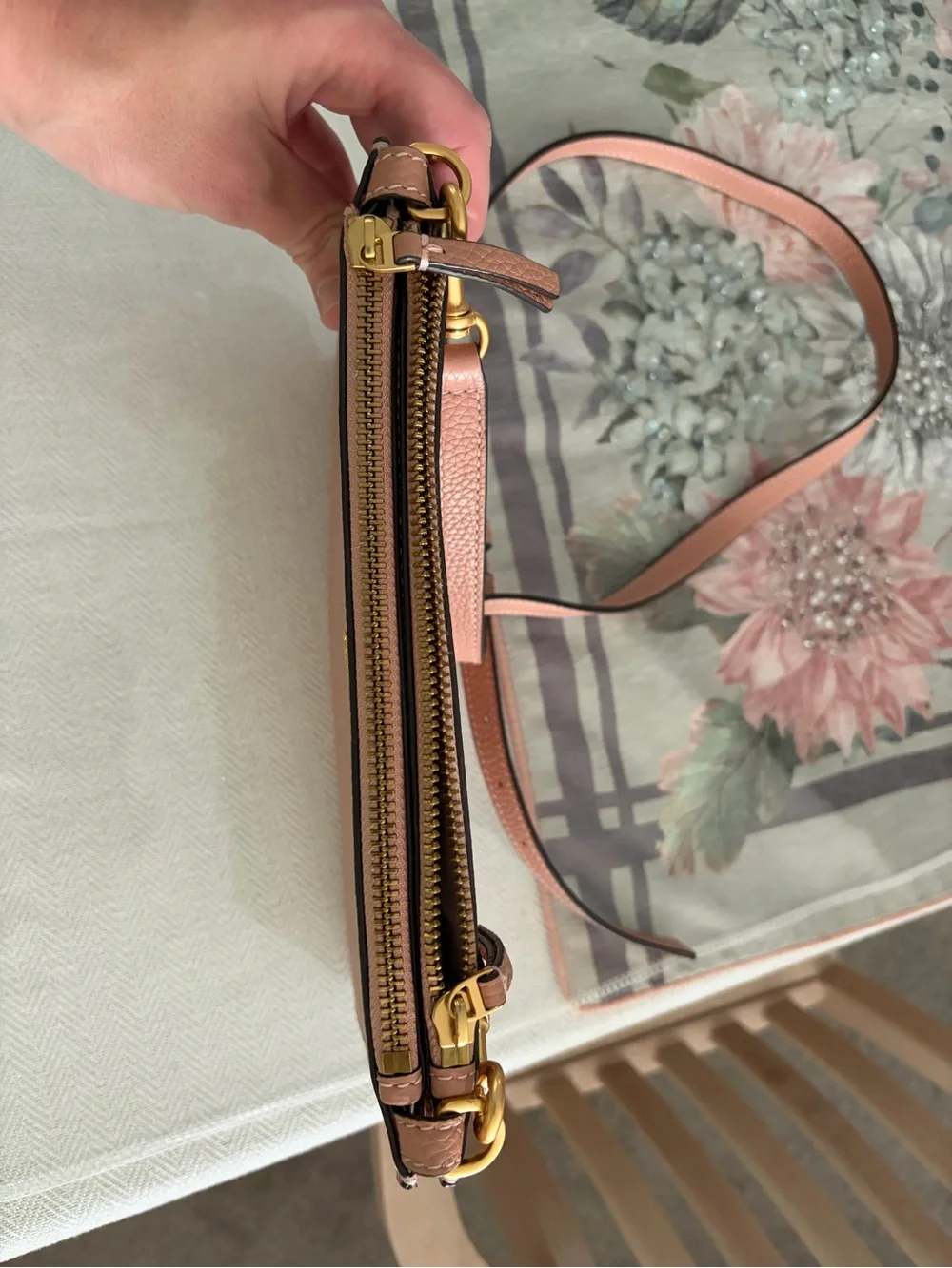 Like new Tory Burch Pink Pebbled Leather crossbody bag
